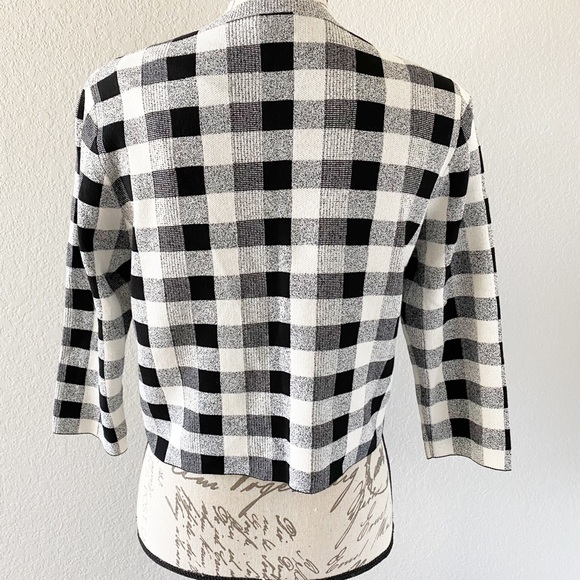 THEORY Black & White Plaid Crop Top Heavy Material Medium LIKE NEW - Picture 3 of 7